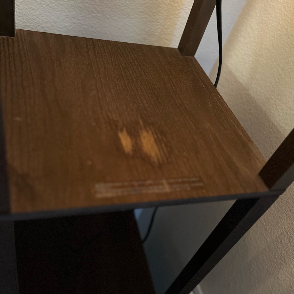 Selling brown living room lamp.